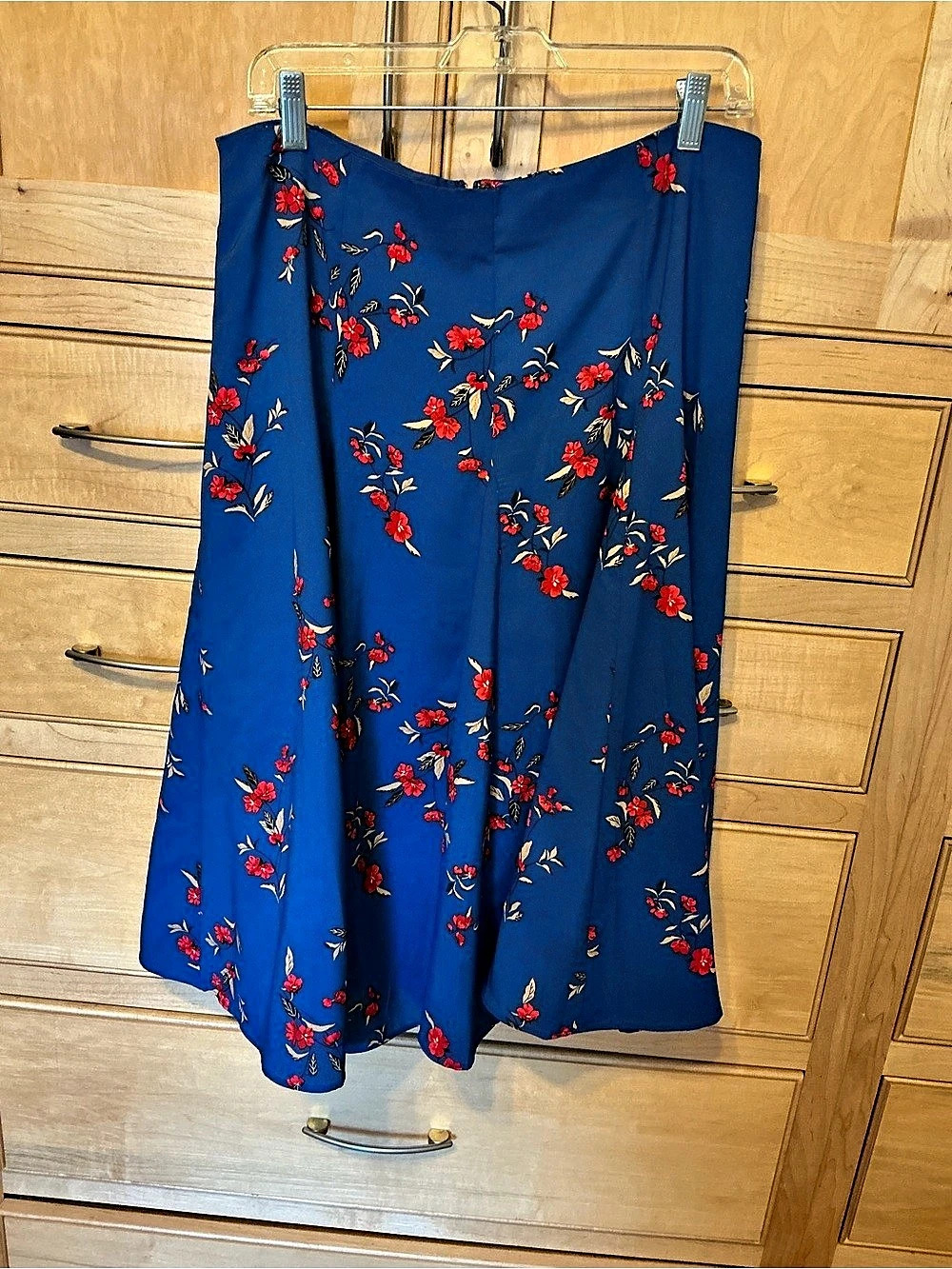 Ann Taylor Floral Midi Skirt 10 Blue & Red, Like New, back zipper/hook, lined